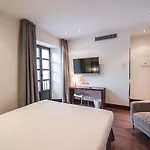 Hotel Petit Palace Marques Santa Ana
