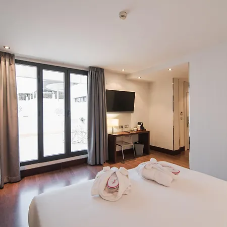 Petit Palace Marques Santa Ana Hotel